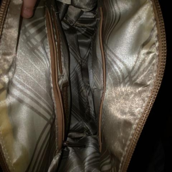 Handbags - Picture 3 of 8